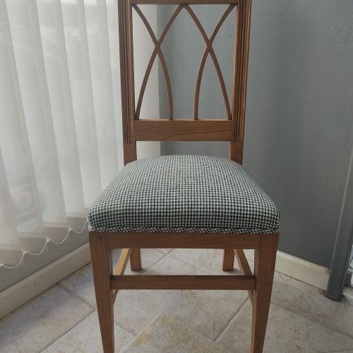 Silla tapizado geométrico